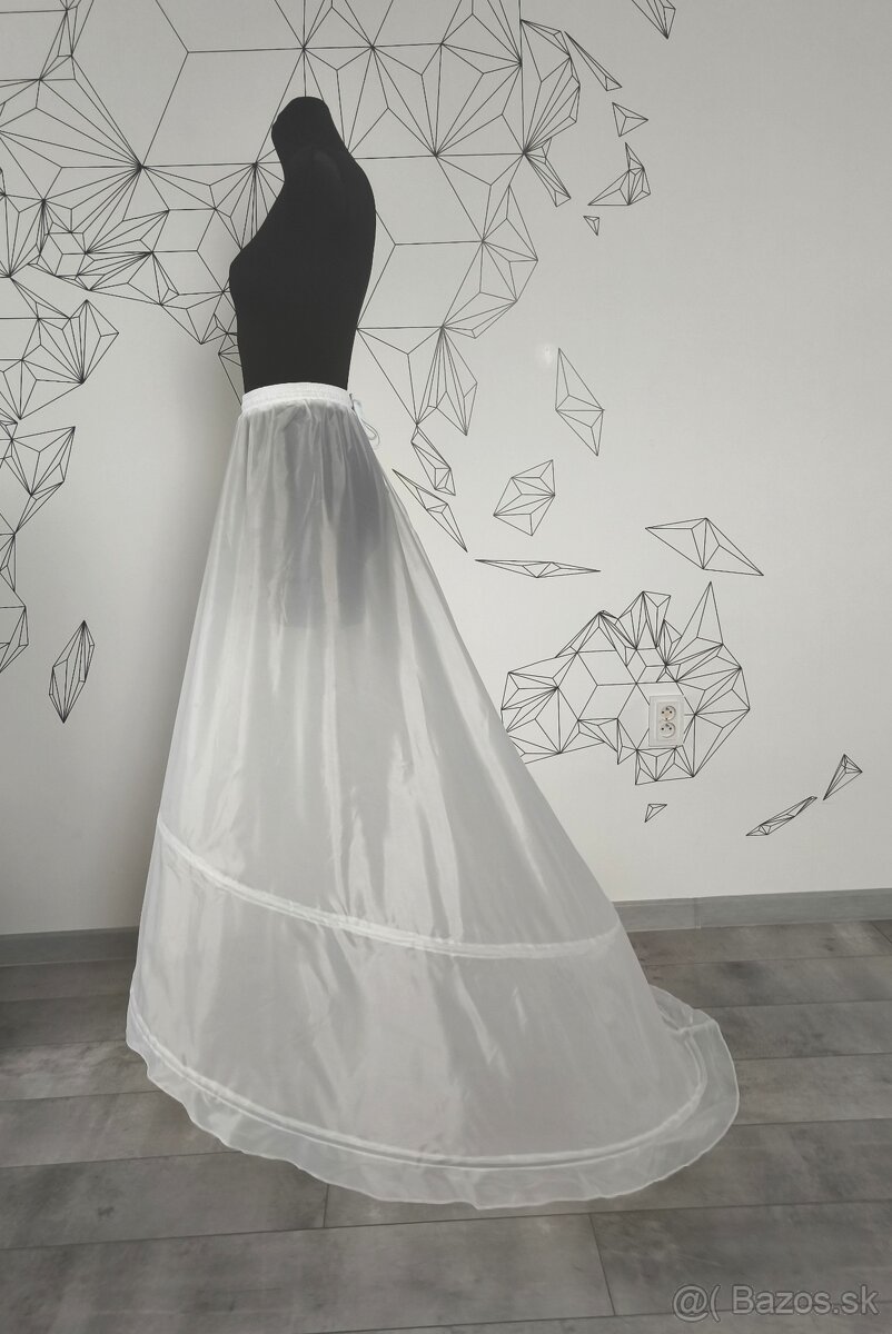 Nová spodnička pod svadobné šaty s vlečkou