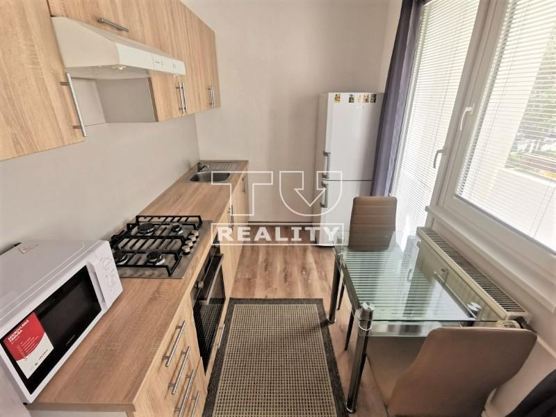 1 IZBOVÝ BYT, ŽILINA-HÁJIK, REKONŠTRUKCIA, BALKÓN, 35m2