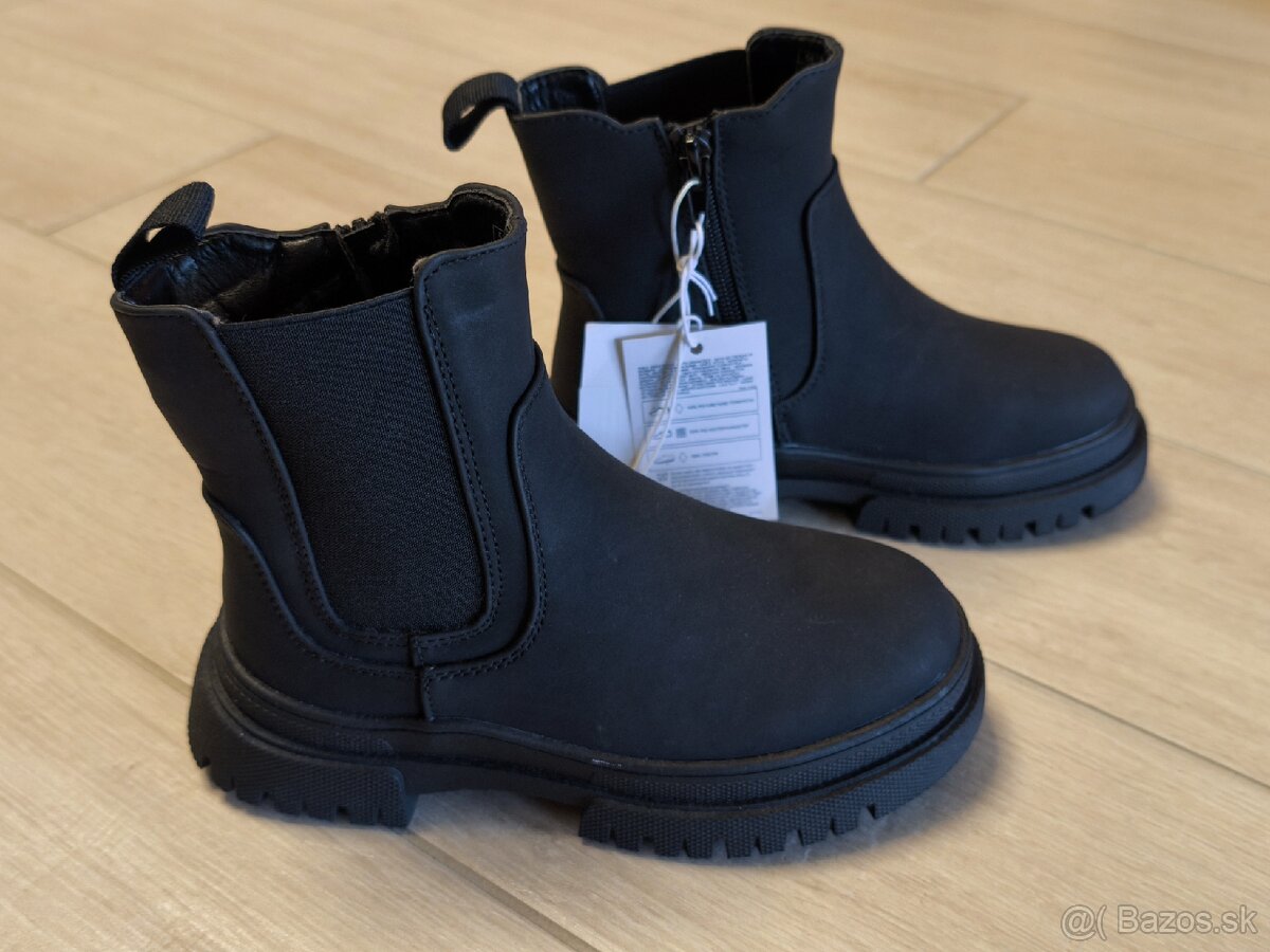 Predám úplne nové dievčenské čižmy, v. 30