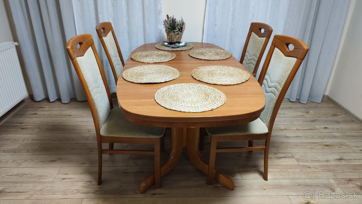 Stôl a stoličky