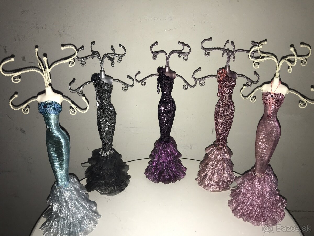 Bábiky stojan na bižutériu, doplnky