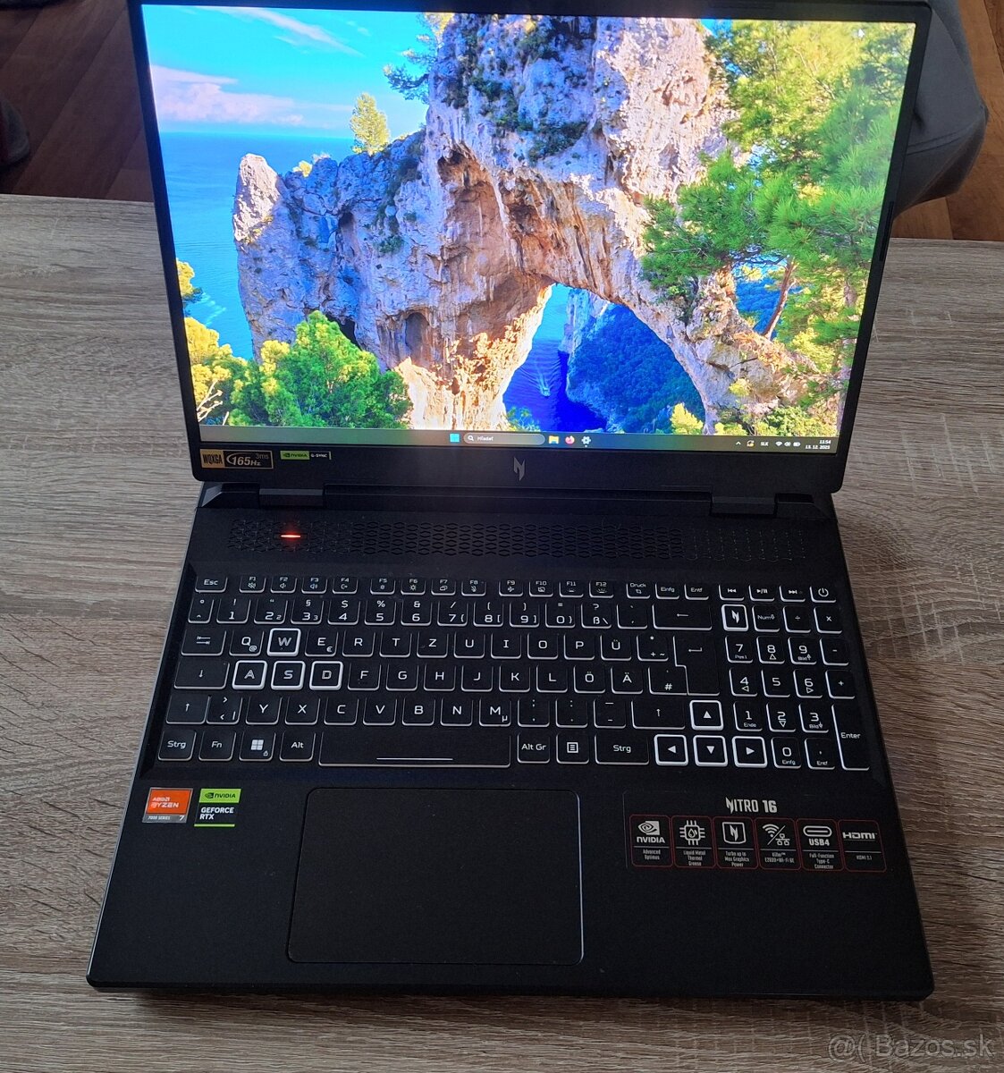 Herný notebook s RTX 4070 - AMD Ryzen 7 7840HS +165Hz