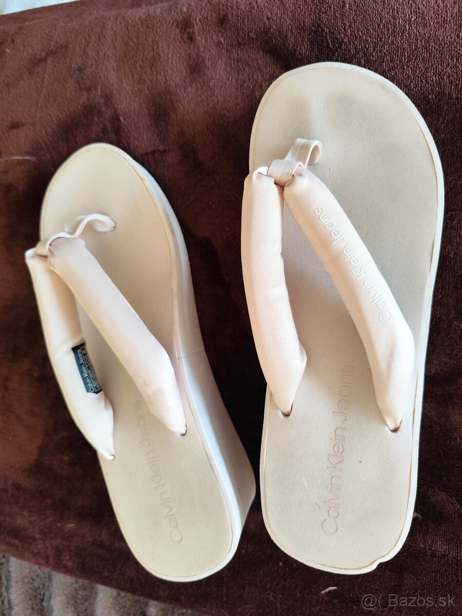 Šľapky a sandálky zdarma