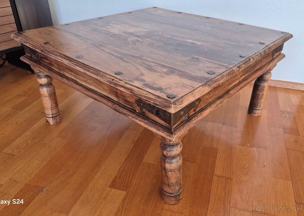 Rustikálny konferenčný stolík