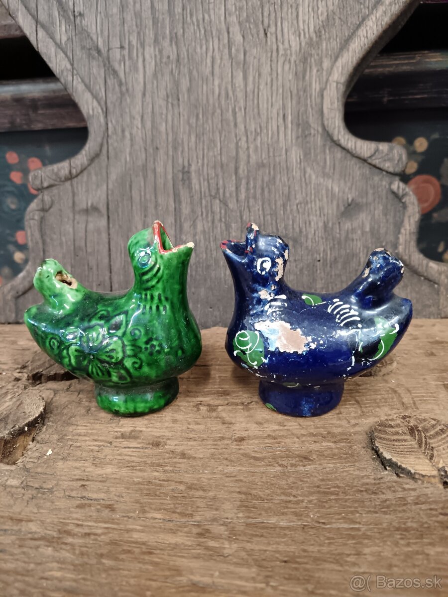 Starý keramický pískací vtáčik