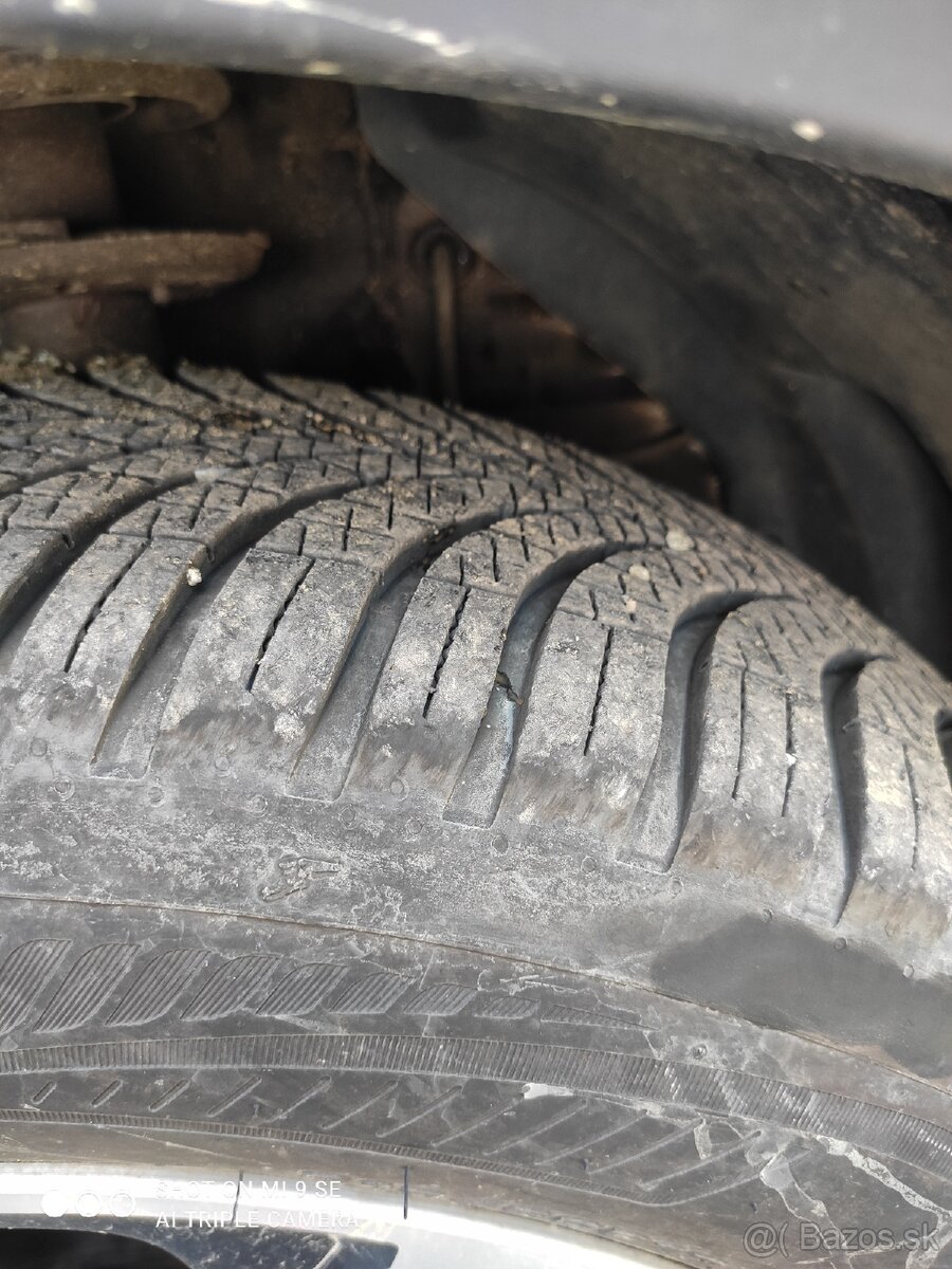 Goodyear Vector 4 Seasons 215/60r17
