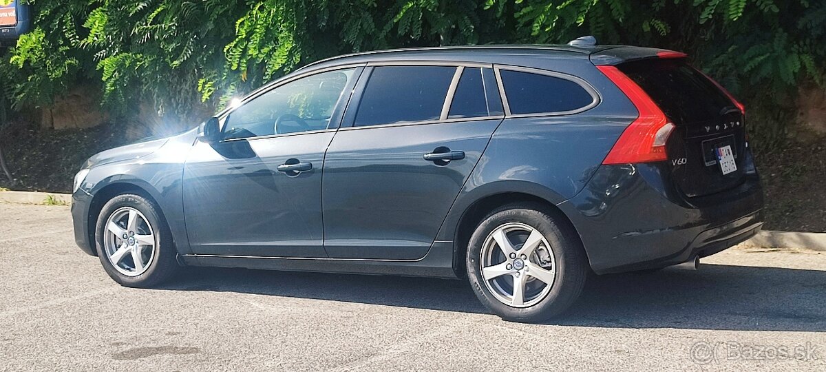 Volvo V60 D2 2.0L ECO 120k Momentum Odpočet DPH: Mož
