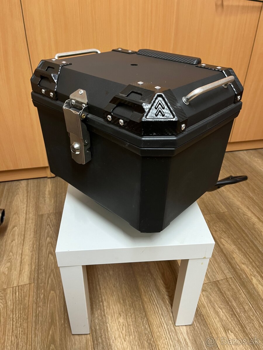 Predam Kufor na motorku 45l