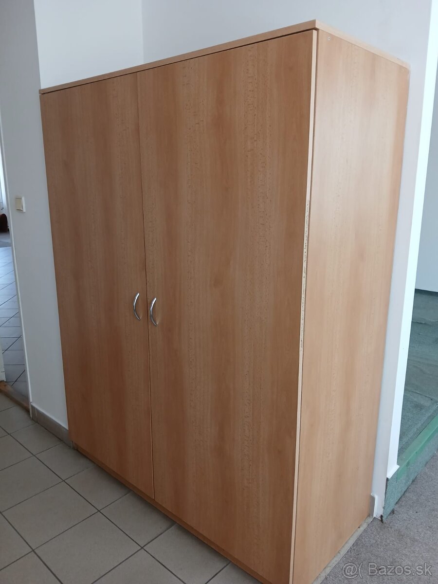 ŠATNÍKOVÁ SKRIŇA