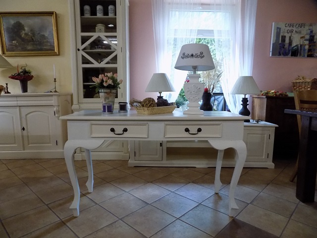 Štýlový konzolový stolík