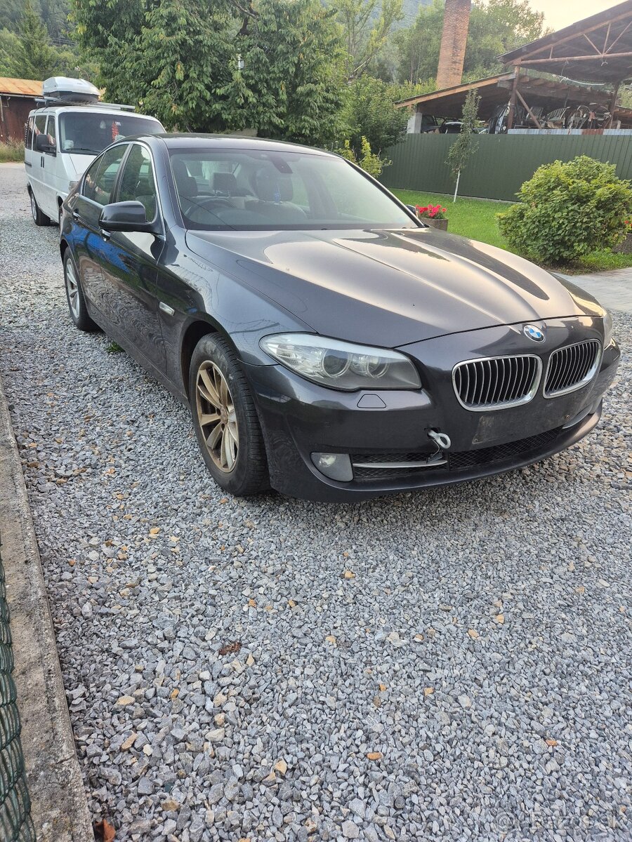 Rozpredám na náhradné diely BMW 520d F10 sedan