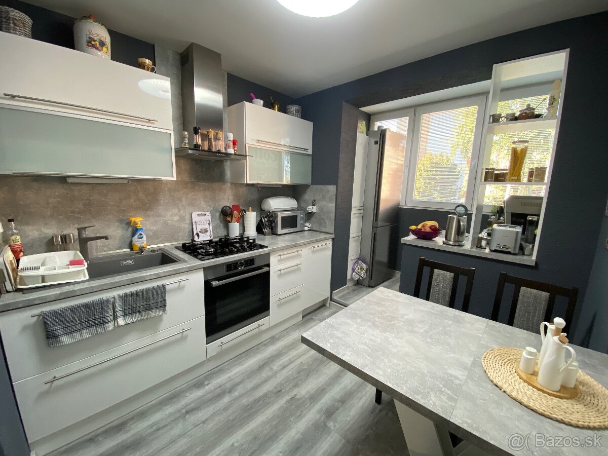 RK EXPRES- na predaj 3 izbový byt v Handlovej.