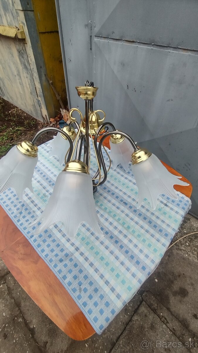 Predám 5 ramenny luster viď foto cena 20 eur.