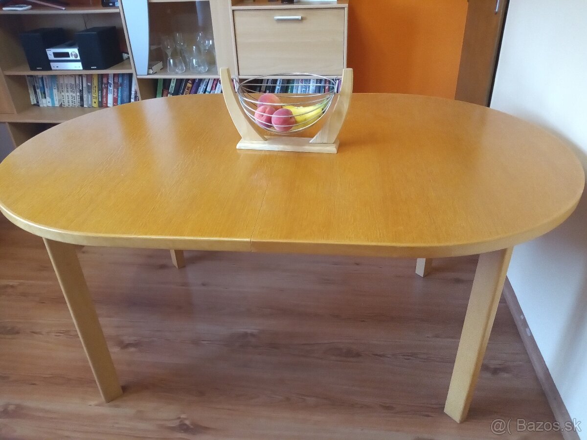 Rozťahovací jedálenský stôl so 4 stoličkami