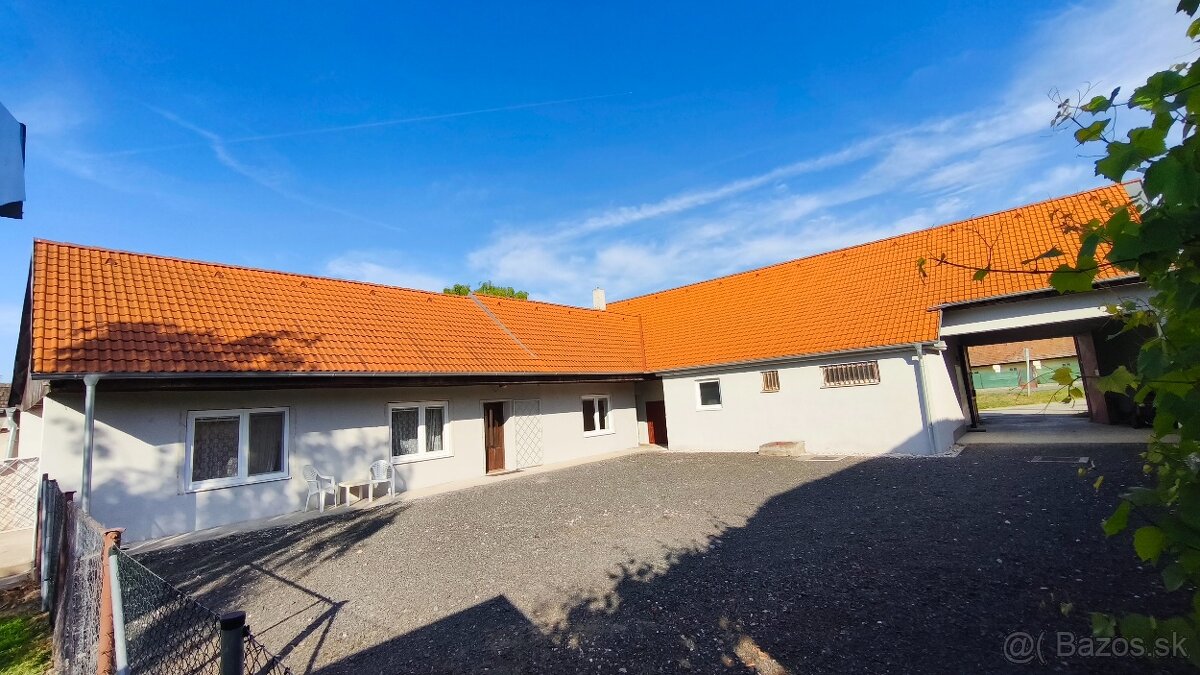 Rodinný dom s obchodným priestorom