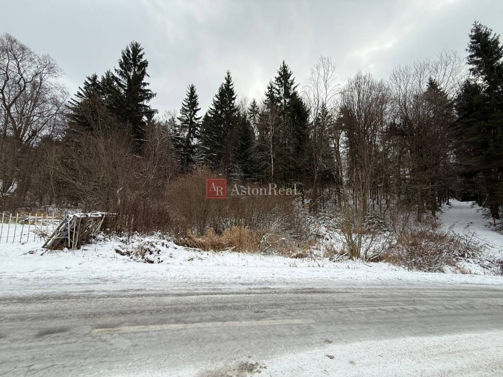 Na predaj rekreačný pozemok Lazy pod Makytou- Čertov 1.899 m