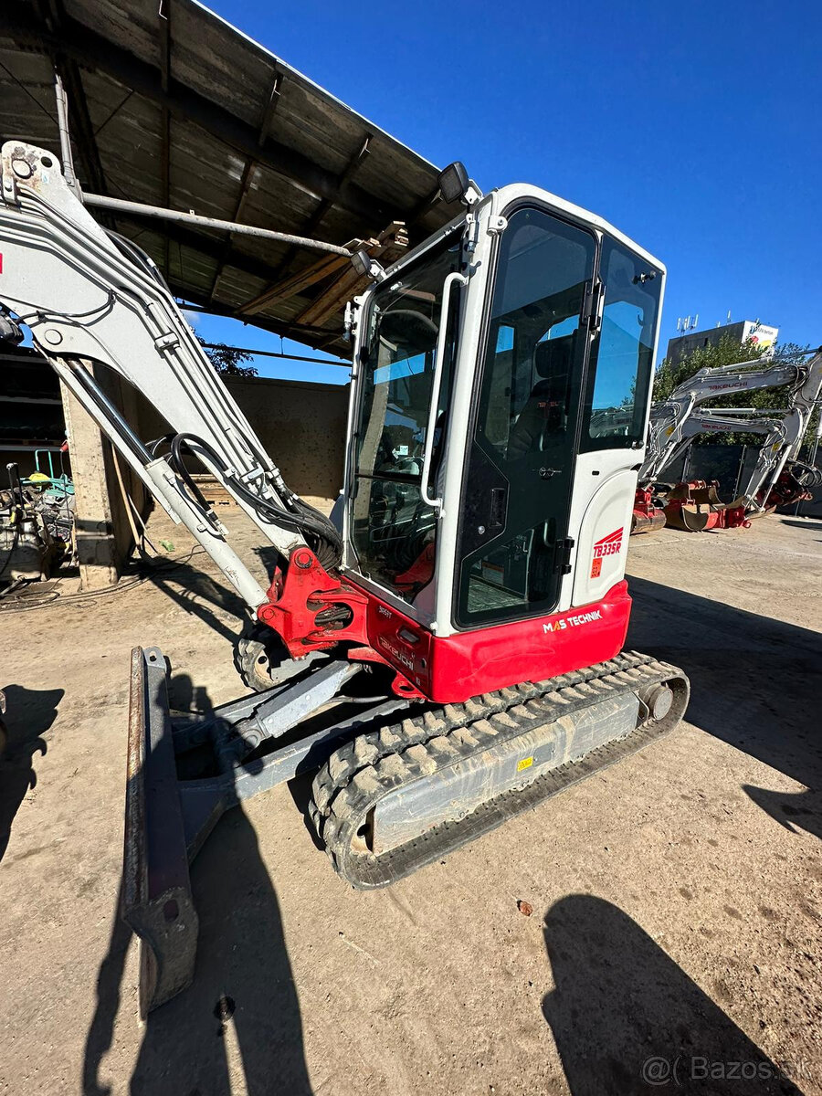 TAKEUCHI TB335R DIESEL