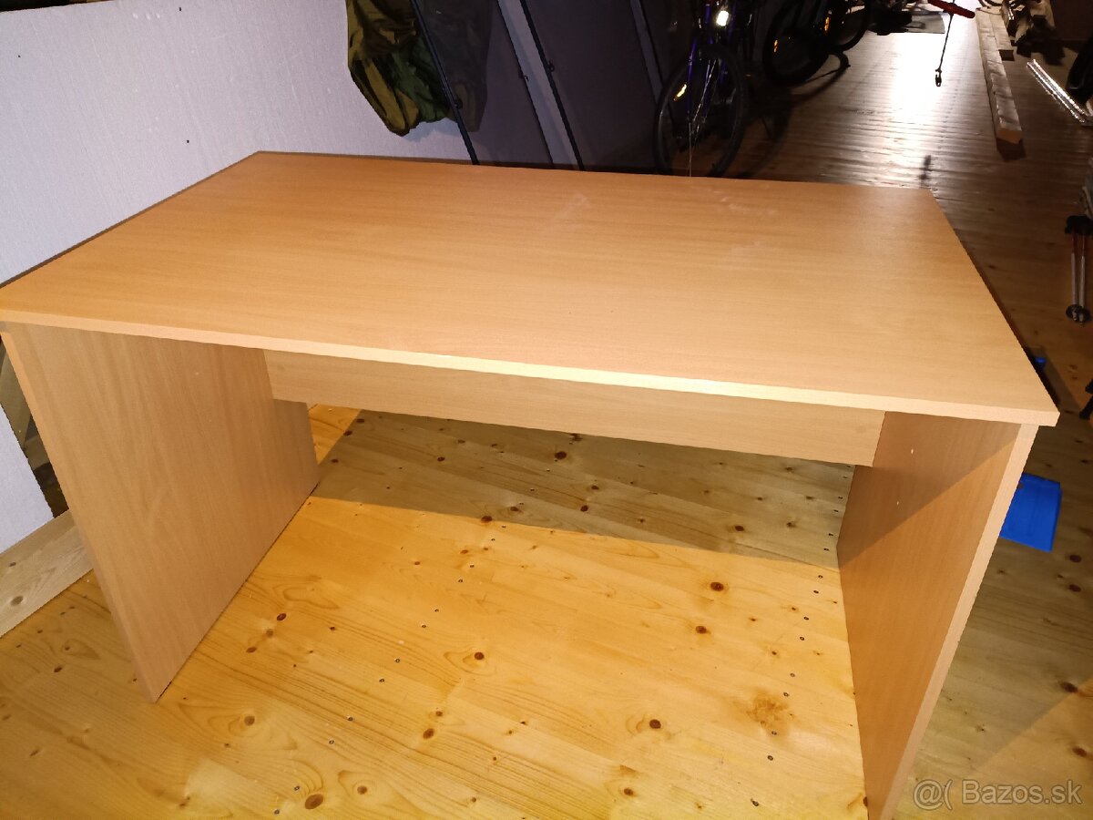 2 pracovné stoly