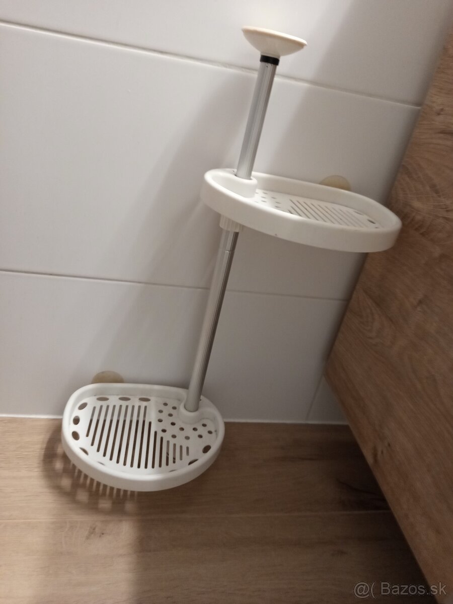 Pomocný stojan do kúpeľne