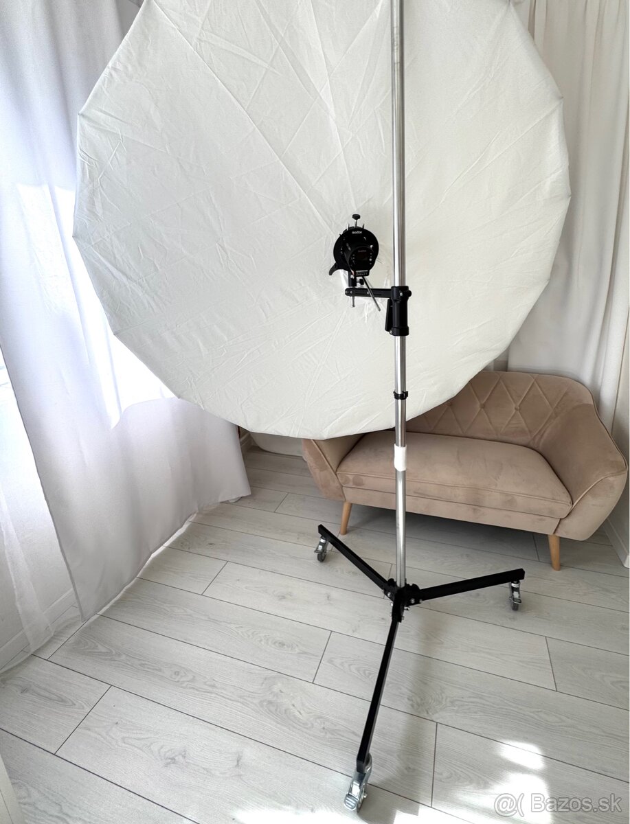 Zableskové svetlo Godox AD300pro, stojan, držiak a softbox