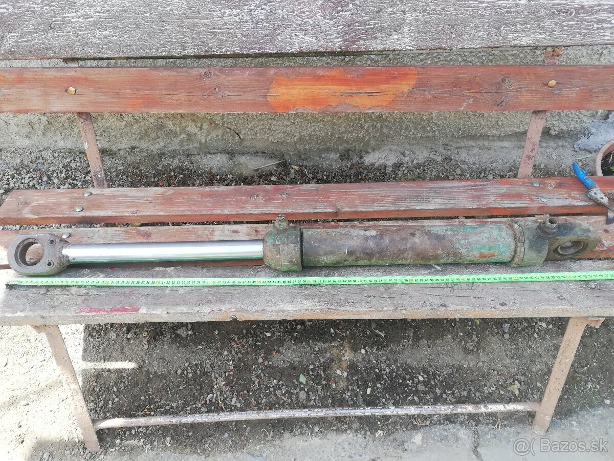 hydraulický valec