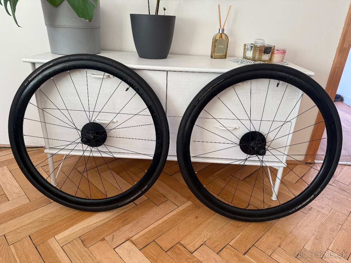 Kolesá na cestný bicykel
