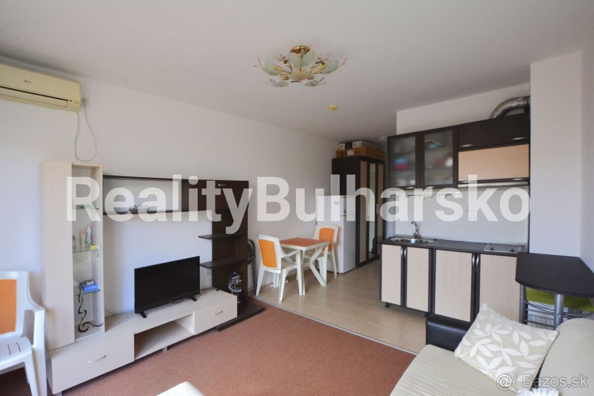Studio (1+kk) o výměře 40 m² s balkonem s výhledem na bazén