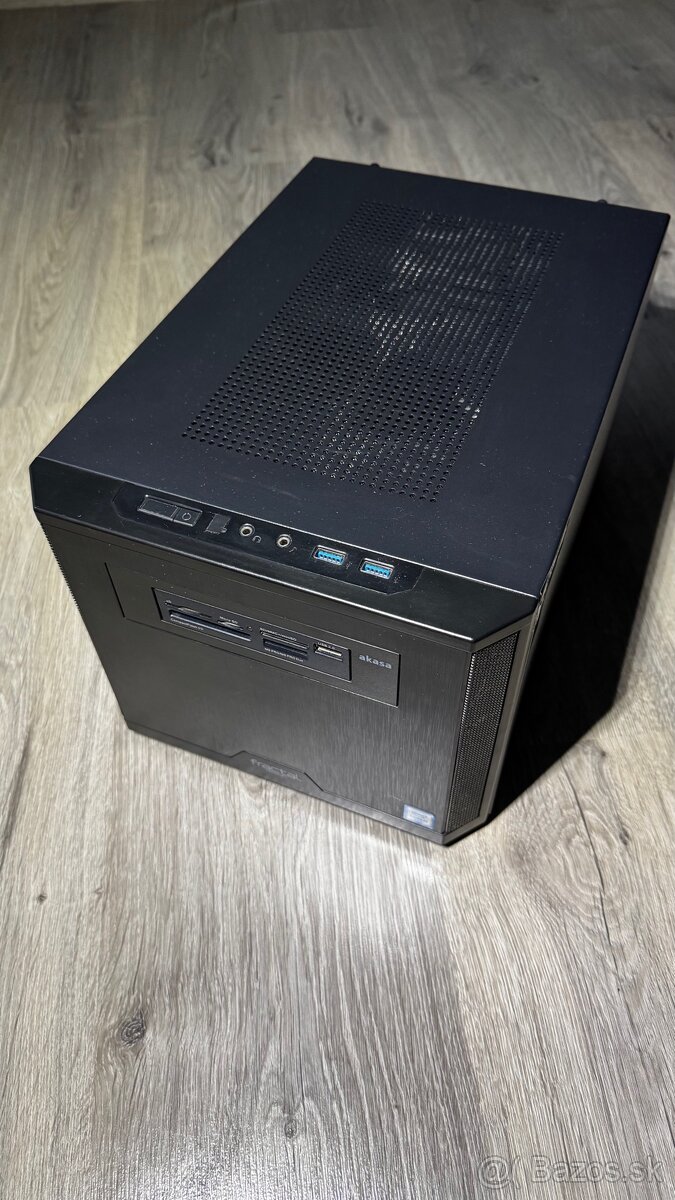 Mini ITX počítač