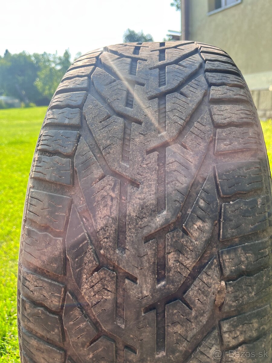 Predam zimne gumy 205/55 r16