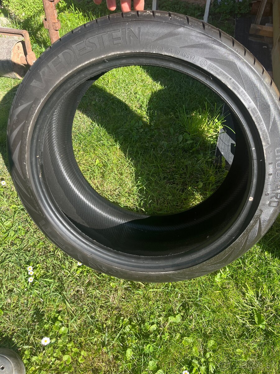 Vredestein Giugiaro 245/40 R19