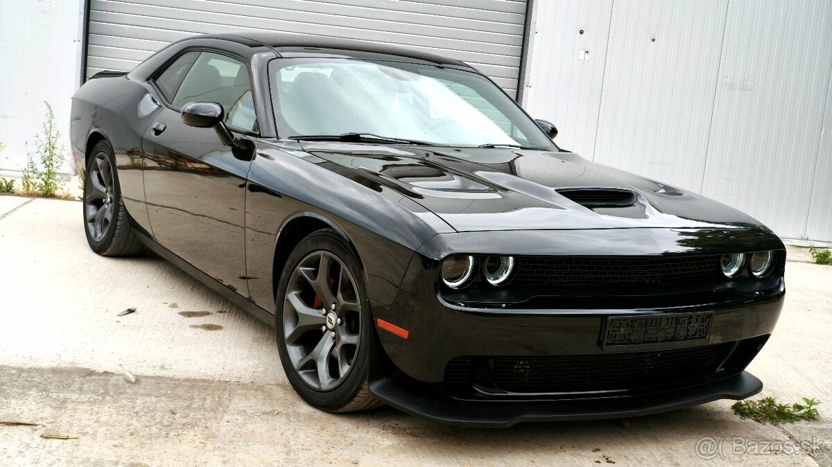 Dodge Challenger 5.7 V8 HEMI A/T 8 SPEED