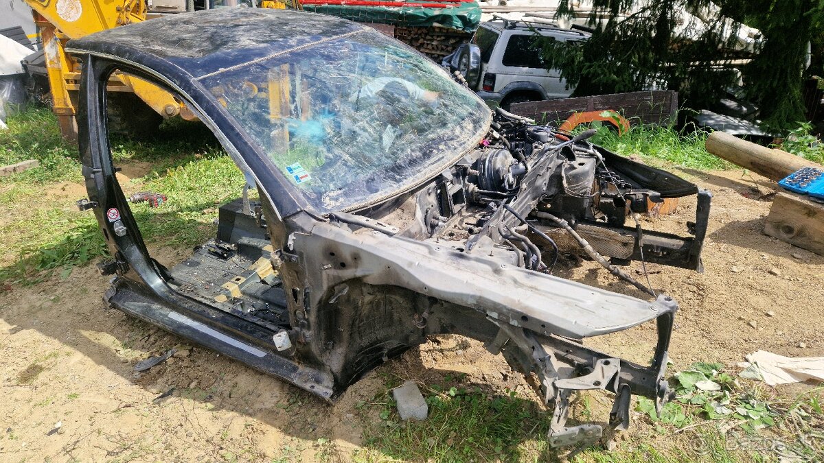 Audi A6 C6 kasňa predok