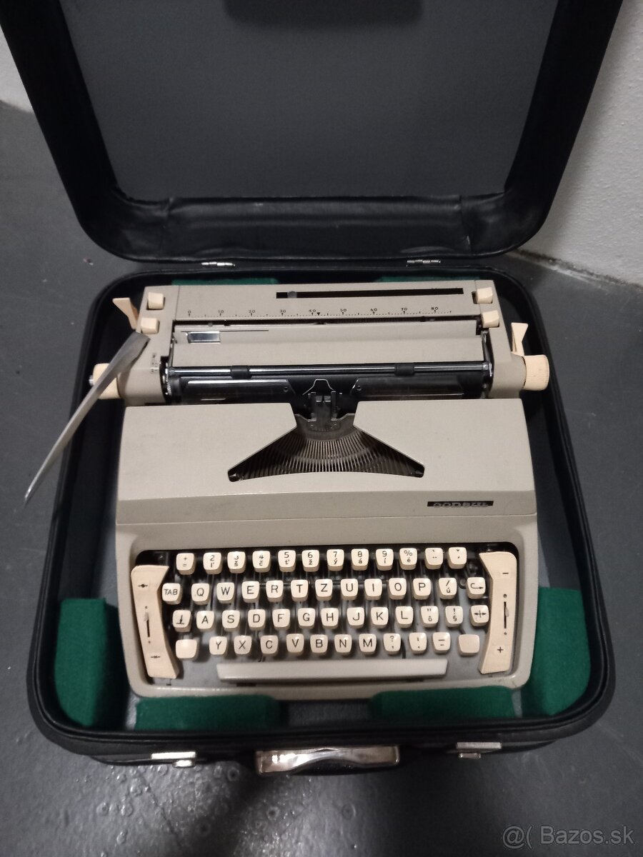 Písací stroj Consul s kufríkom