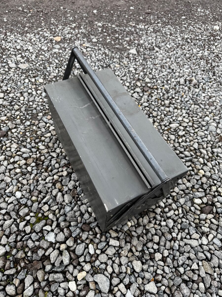 Prenosný kovový box - basa na náradie