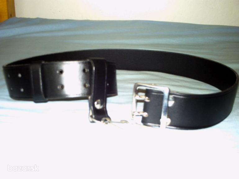 Luxusný pánsky kožený opasok s kovovou prackou čierny
