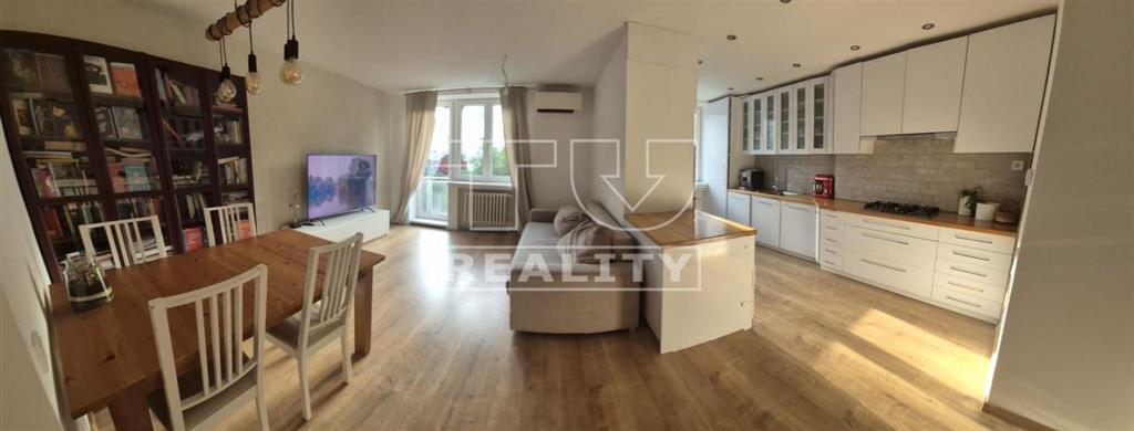 Predaj priestranného 2,5-izbového bytu po rekonštrukcii...