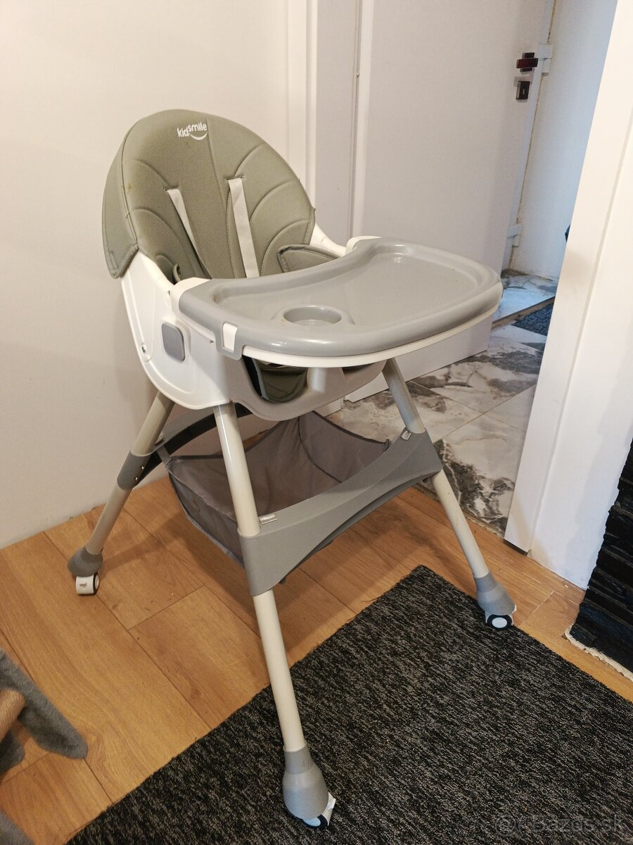 Jedálenská Stolička na kŕmenie