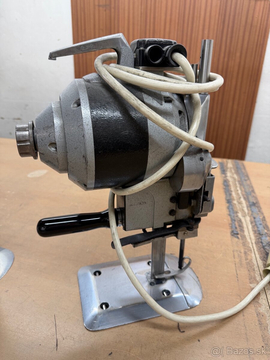 Stolova rezacia pila