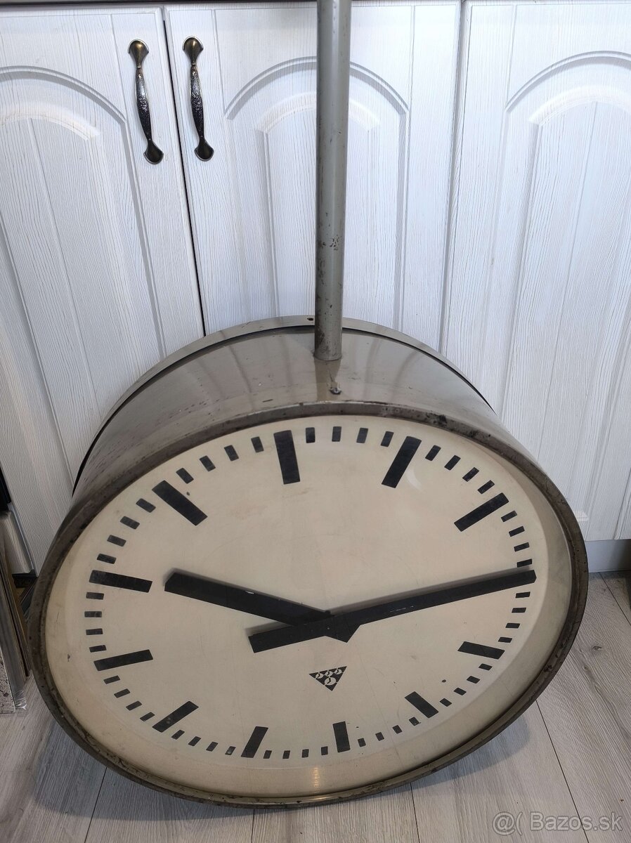 Obojstranné hodiny pragotron