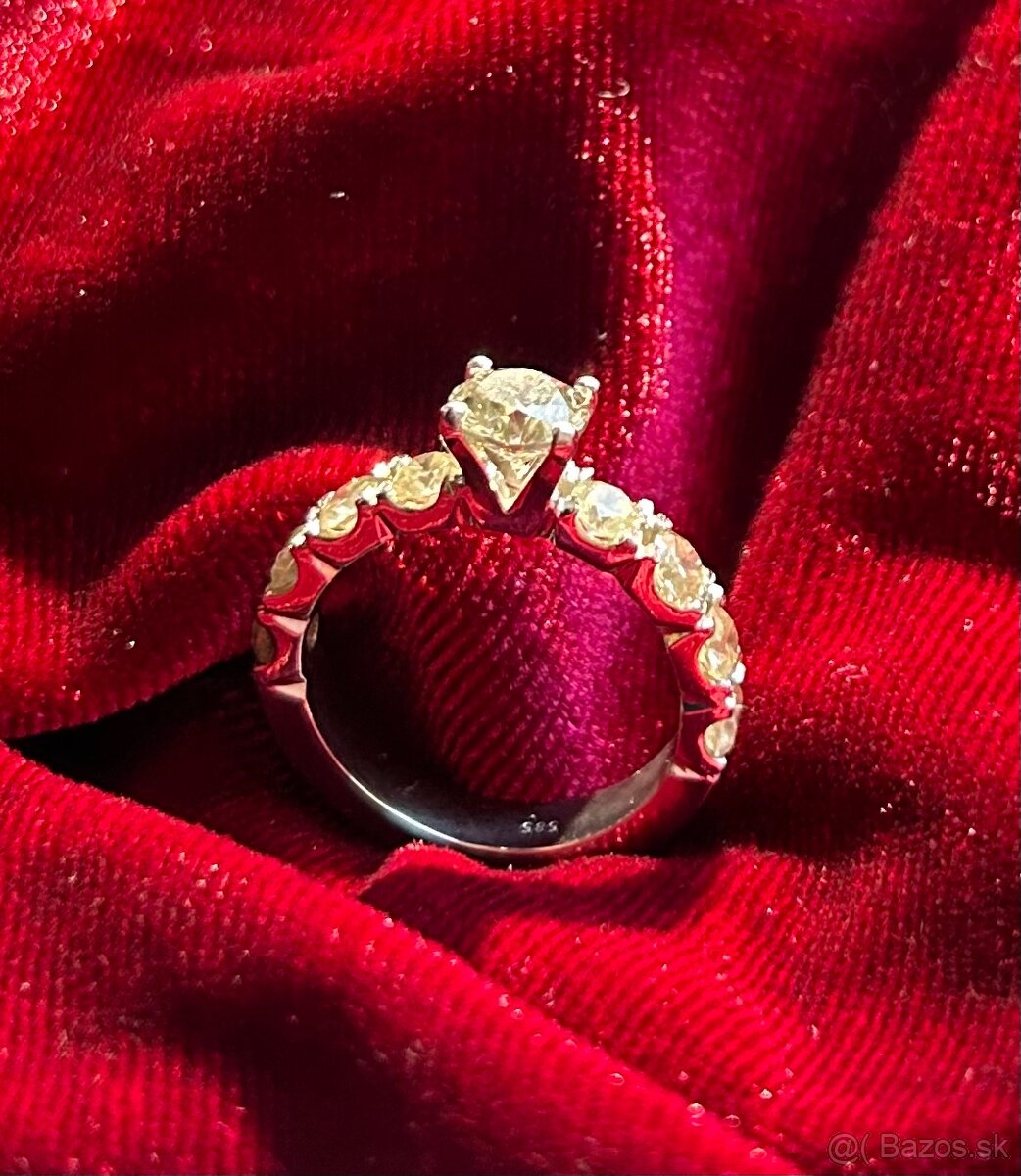 Exkluzívny nový diamantový prsteň