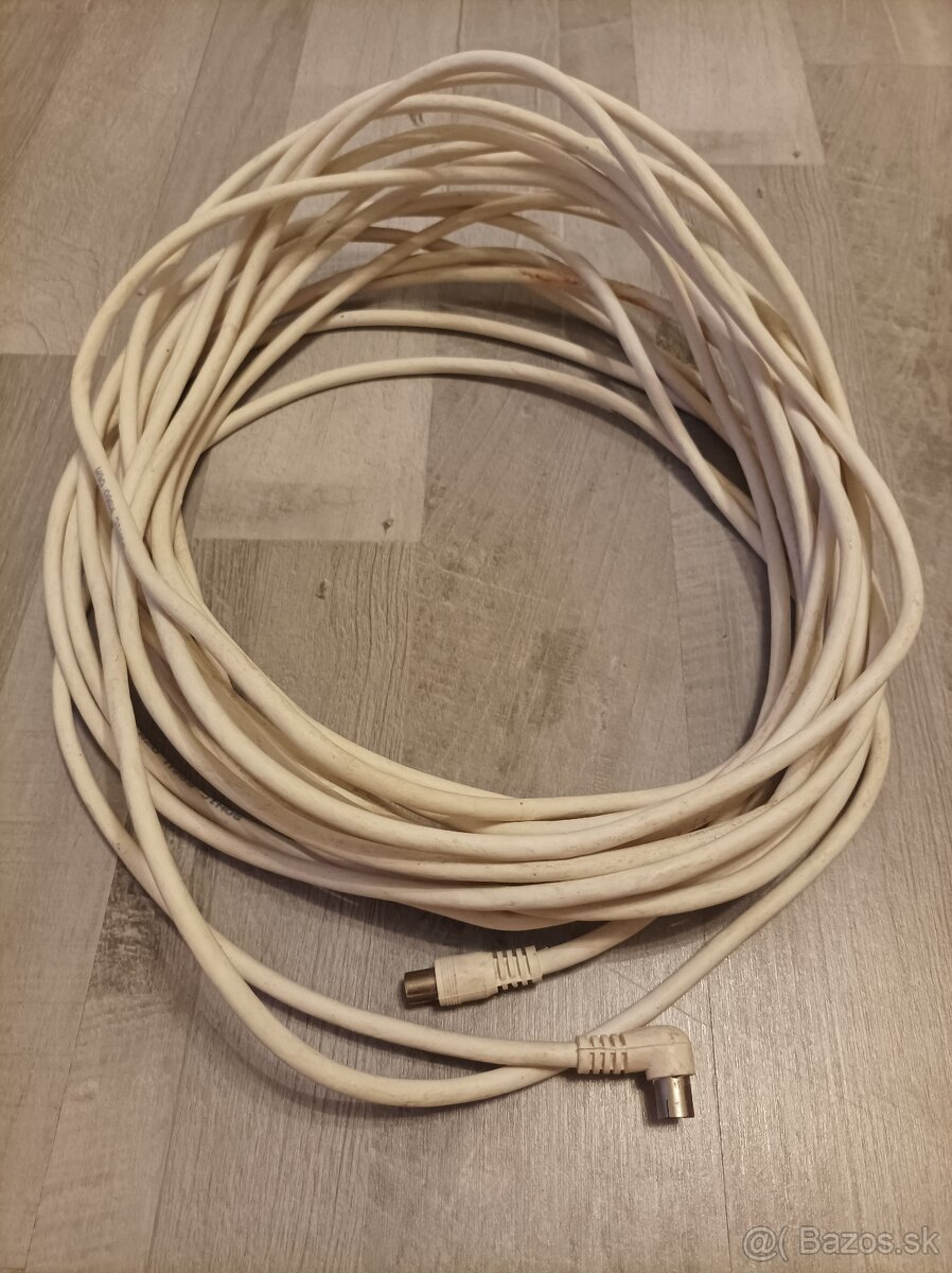 Koaxialny antenny kabel