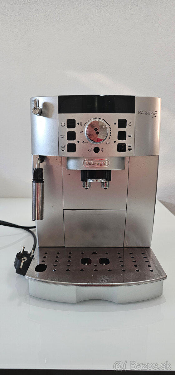 Predám kávovar Delonghi Magnifica S