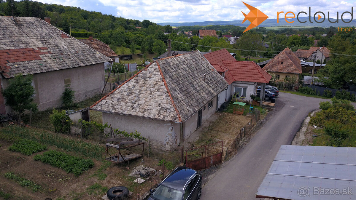 Ponúkame na predaj menší rodinný dom v obci Žemberovce