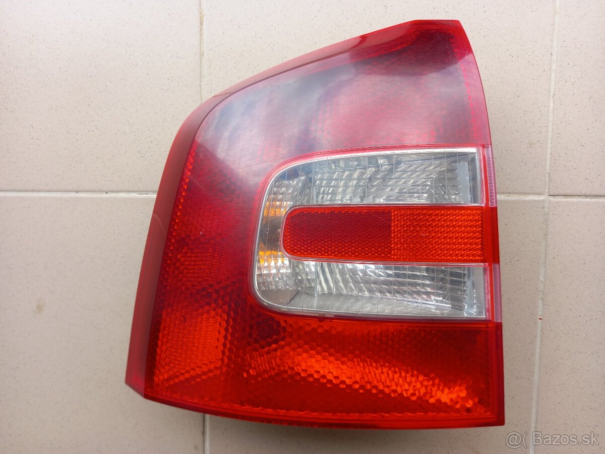 Škoda Octavia 2 combi zadne svetlo