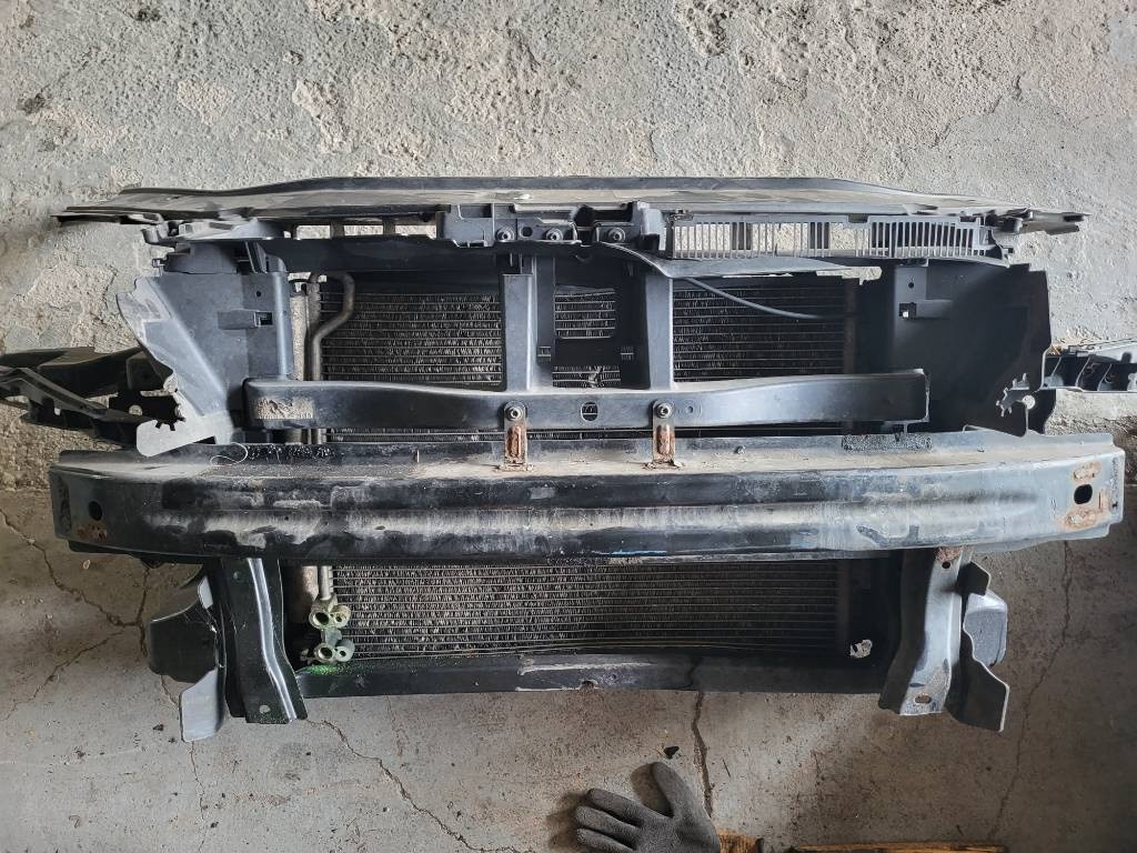 Volkswagen passat b6 stena chladicov celo