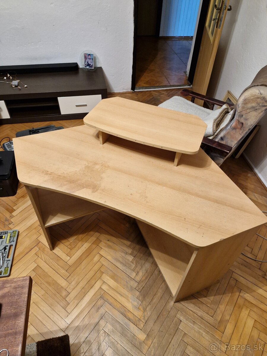 Darujem písací stolík