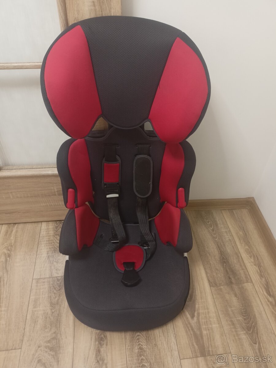 Na predaj autosedačka plus podsedak