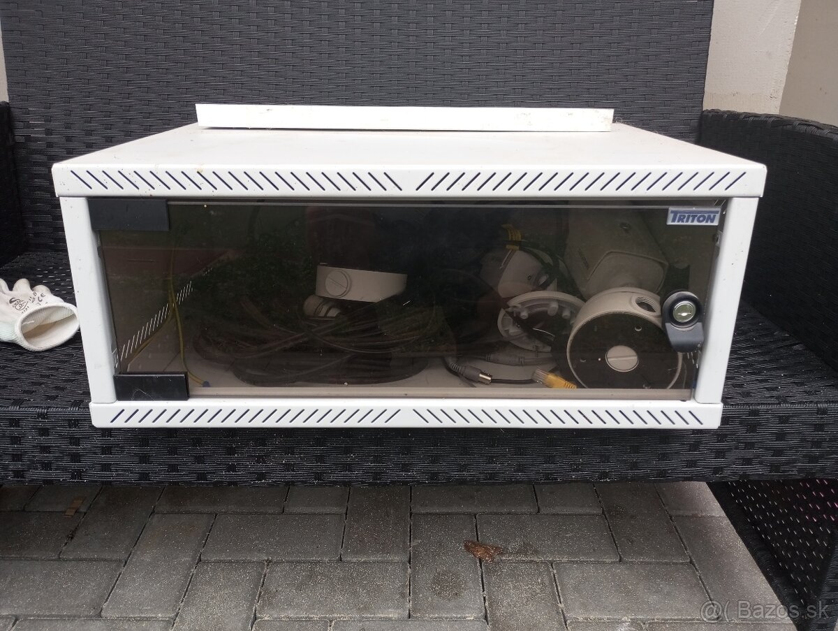 Predám dátový rozvádzač Triton
