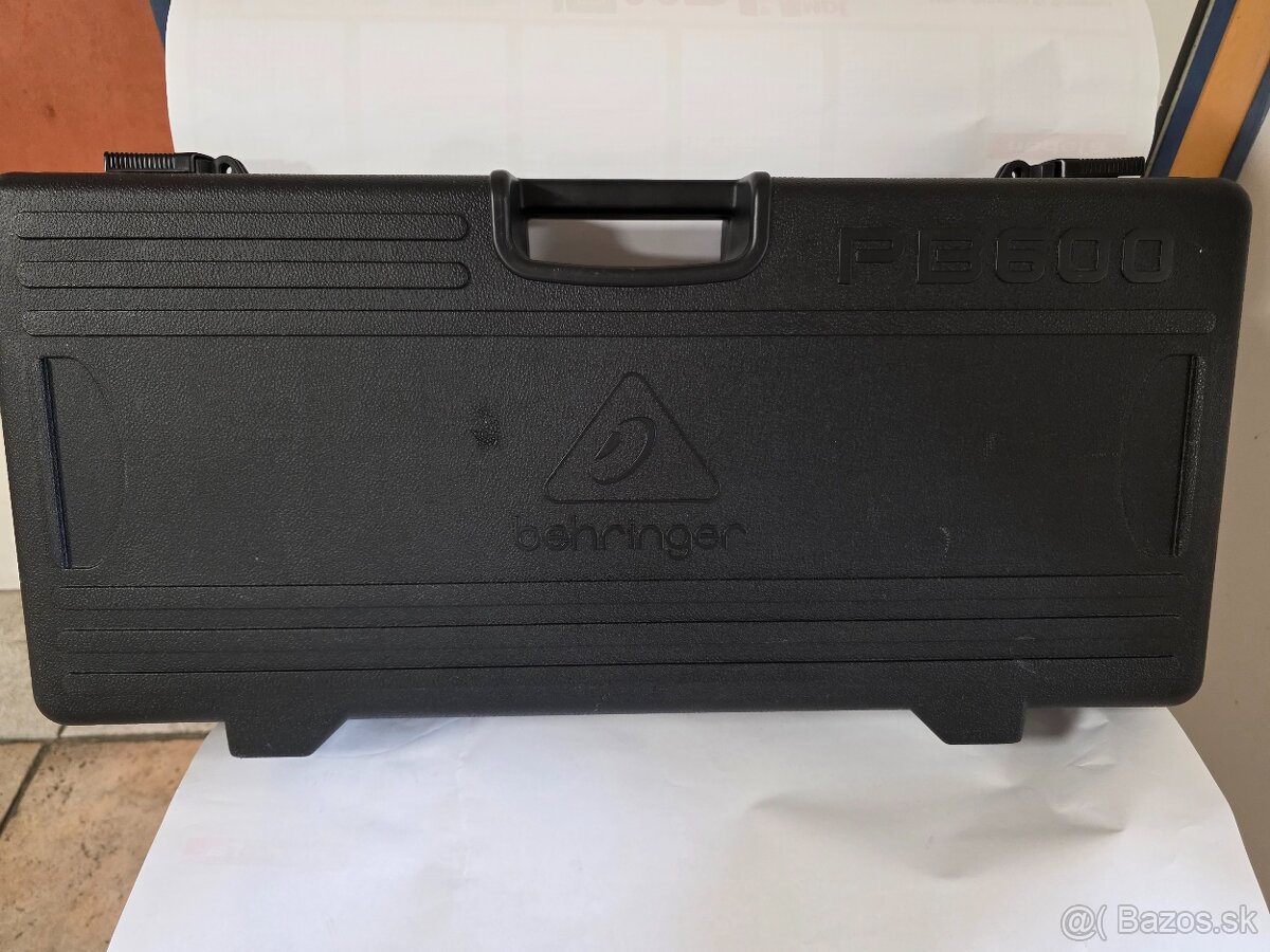 Pedalboard Behringer PB600