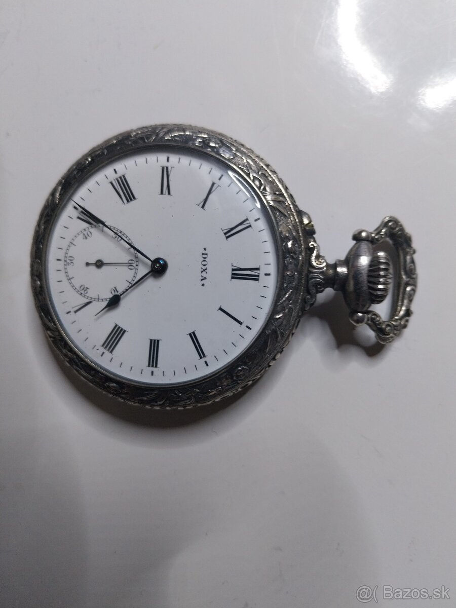 Starožitné  vreckové hodinky DOXA s motívom roľnika